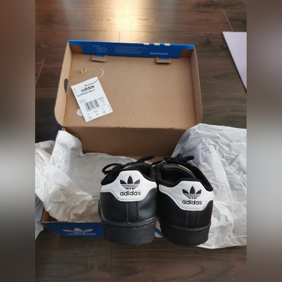 Adidas Superstar kids shoes - Picture 4 of 7